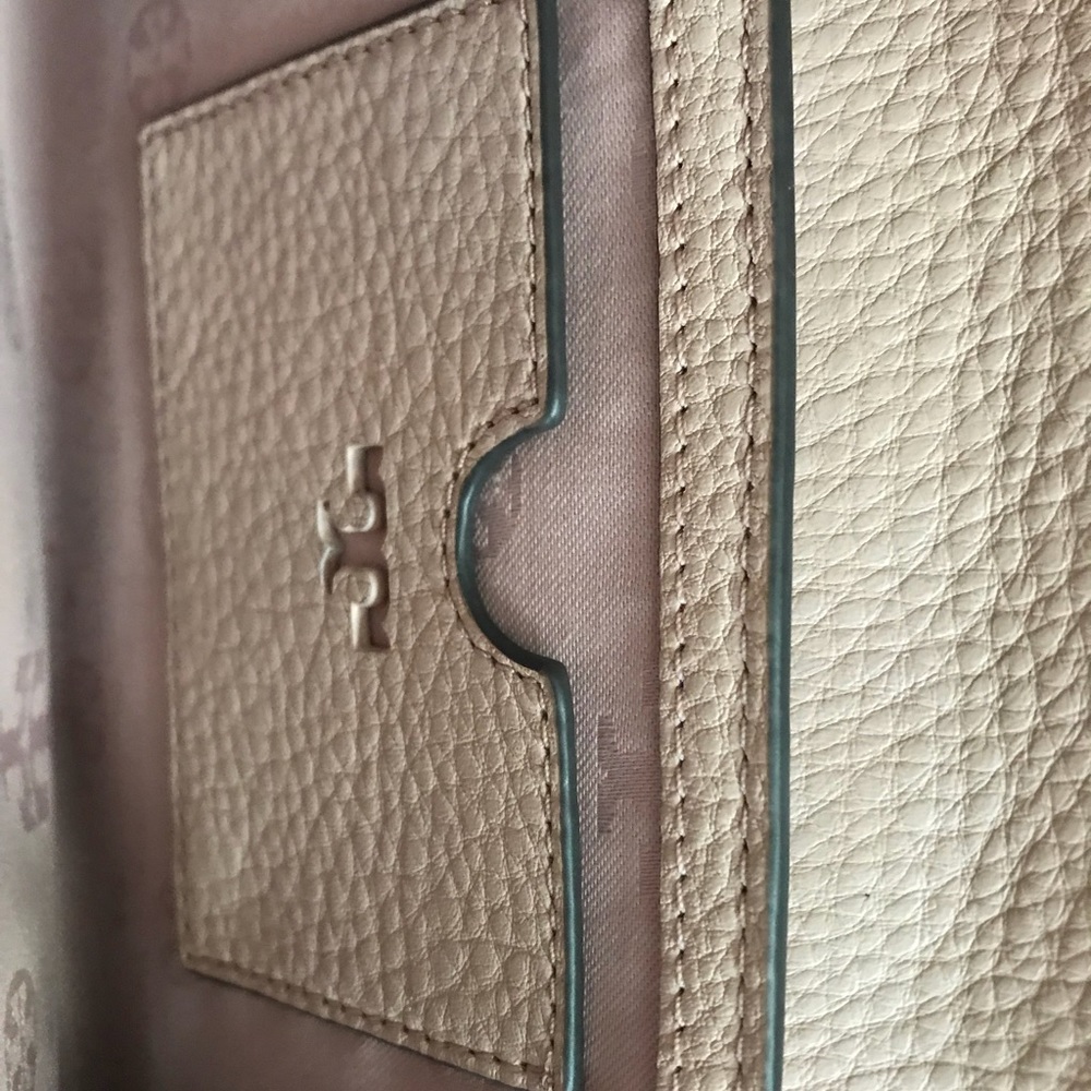 Handbag - Picture 2 of 2